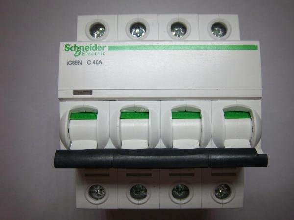 漏电保护器的选择技巧（低压的漏电保护器型号有哪些）(图2)